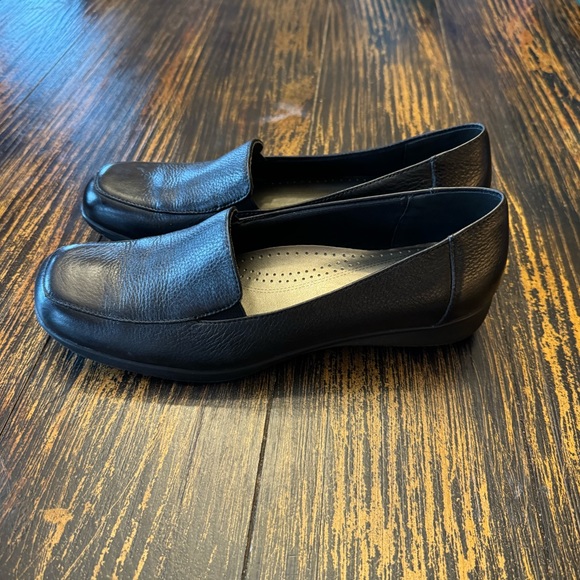 Trotters Black Leather Loafers - Picture 3 of 6
